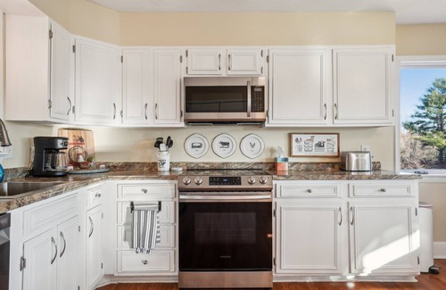 Waterford Otro | The Spring House: Entire Home Rental on 74-acre, Scarlet Springs Farm
