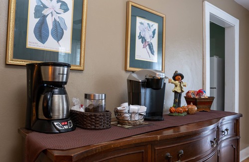 Downtown Niagara Falls Casa | The Spruced Goose USA - Caminata a las cataratas
