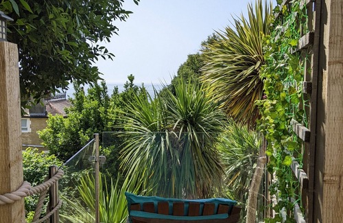 Ventnor Apartamento | The St Clares Hideaway is a couples retreat with sea view