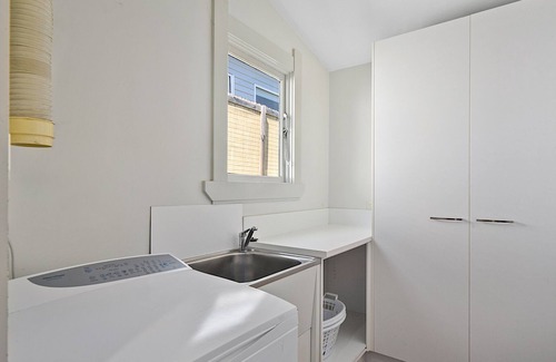 Launceston CBD Cabaña | The St.John Cottage - Pet Friendly