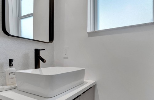Asbury Park Casa | The St. Laurent: Three Rooms - Sleeps 6