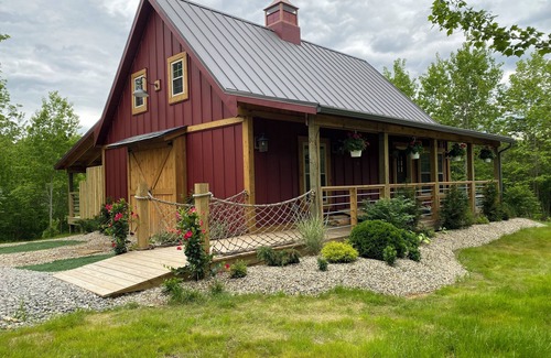 McArthur Cabina | The Stable at Dogwood Ridge Farms: Highland Cow and Mini Donkey Farm
