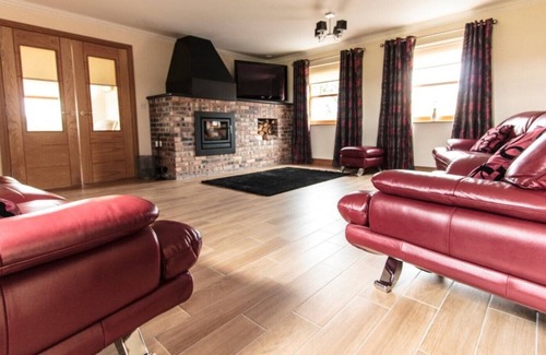 Dunfermline Cabaña | Los establos. 5 estrellas, 3 habitaciones