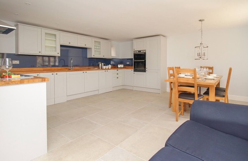 Burton Bradstock Cabaña | THE STABLES, BURTON BRADSTOCK, family friendly in Burton Bradstock