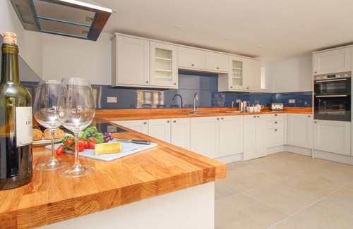 Burton Bradstock Cabaña | THE STABLES, BURTON BRADSTOCK, family friendly in Burton Bradstock