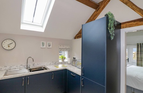 Cotton Cabaña | THE STABLES, family friendly, character holiday cottage in Alton
