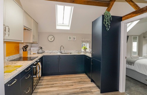 Cotton Cabaña | THE STABLES, family friendly, character holiday cottage in Alton