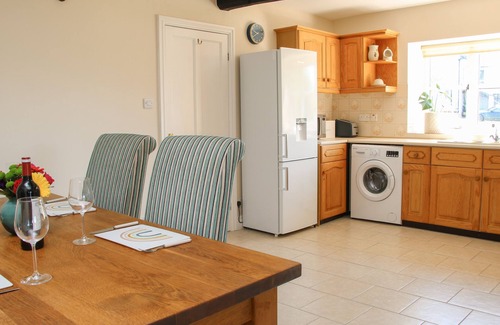 Eaton Mascott Cabaña | THE STABLES, family friendly, character holiday cottage in Shrewsbury