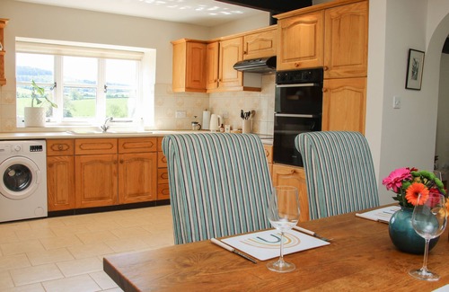 Eaton Mascott Cabaña | THE STABLES, family friendly, character holiday cottage in Shrewsbury