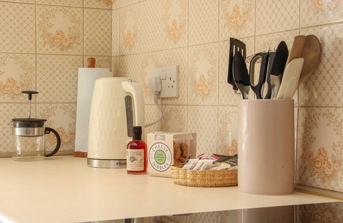 Eaton Mascott Cabaña | THE STABLES, family friendly, character holiday cottage in Shrewsbury