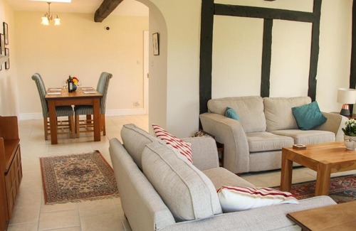 Eaton Mascott Casa | The Stables