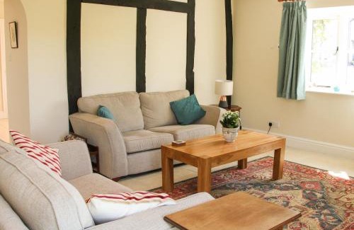 Eaton Mascott Casa | The Stables