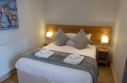 Arden Apartamento | The Stables Lower Cottage 5 (Auchendennan) - sleeps 2 guests in 1 bedroom