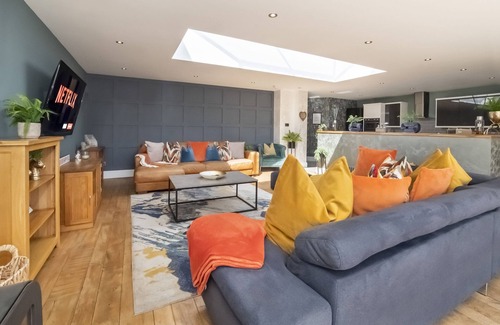 Earswick Cabaña | The Stables Luxury House! - sleeps 18 guests in 7 bedrooms