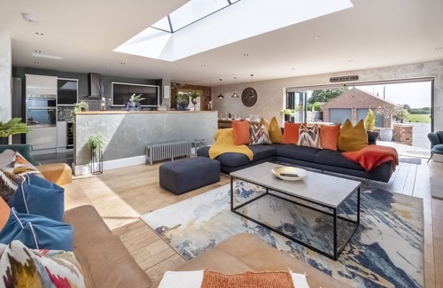 Earswick Cabaña | The Stables Luxury House! - sleeps 18 guests in 7 bedrooms