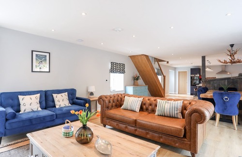 Bryngwran Cabaña | THE STABLES, pet friendly, luxury holiday cottage in Bodedern