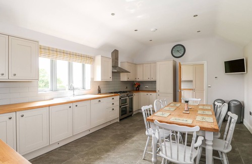 Boston Cabaña | THE STABLES, pet friendly, character holiday cottage in Old Leake