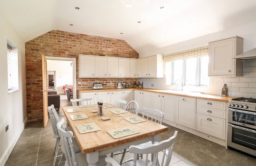 Boston Cabaña | THE STABLES, pet friendly, character holiday cottage in Old Leake