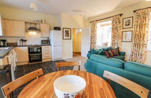 Newbridge Cabaña | THE STABLES, romantic, with a garden in Dalswinton