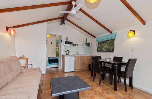 Okiato Cabaña | The Stables Wairoro Park - Russell Holiday Home