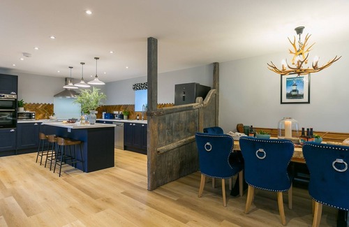 Bryngwran Cabaña | The Stables - with hot tub sleeps 8 guests in 3 bedrooms