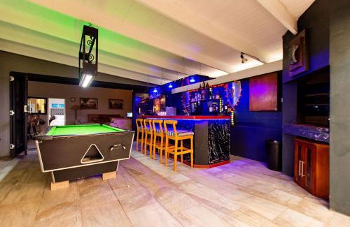 Langebaan Casa | The Stagger Inn Langebaan - Pool table