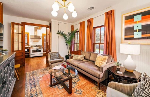 Bouldin Casa | The Stanley | SoCo Estate + Pool + Pet OK