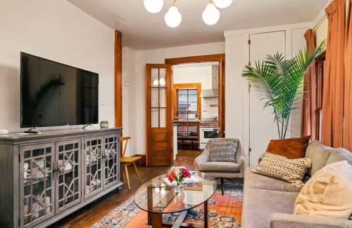 Bouldin Casa | The Stanley | SoCo Estate + Pool + Pet OK