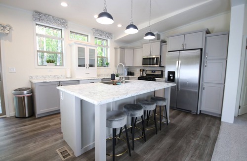 Sturgeon Bay Cabina | The Stargazing Cottage modern 3 bedroom home Door County