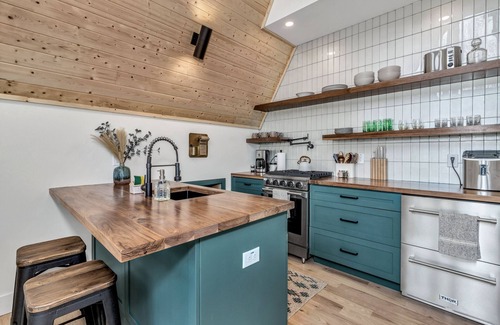 Swannanoa Casa | The StAy FrAme- BRAND NEW, sauna, hot tub