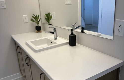 Ottawa Division Casa | The Stay Lounge