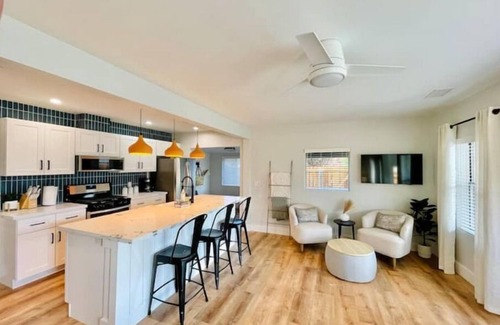 Cottonwood Casa | The Stay on Main/Modern Cottage/1 mi. to Old Town!