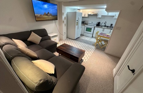 Churchill Meadows Casa | The Staycation Spot of 6ix Come stay in Modernised Home with all amenities