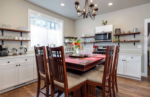 Luray Casa | The Sterling- walk to everything Luray has to offer! Chef available