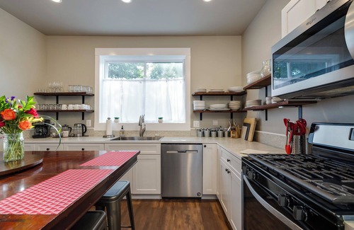 Luray Casa | The Sterling- walk to everything Luray has to offer! Chef available
