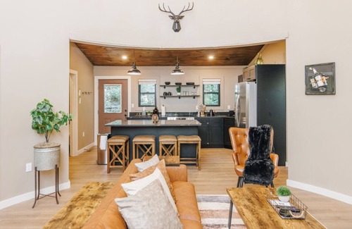 Primrose Apartamento | ☆SXS Trails | King Bed | Private Hot Tub | Fire Pit☆