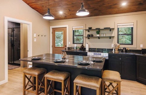 Primrose Apartamento | ☆SXS Trails | King Bed | Private Hot Tub | Fire Pit☆