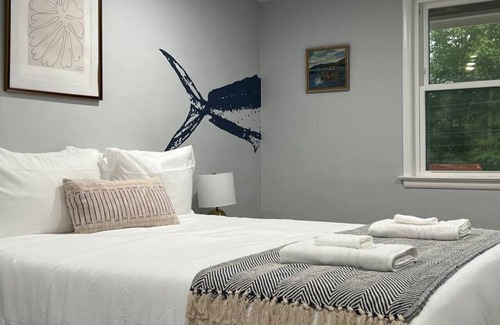 Old Mystic Apartamento | The Stillman Studio · Near Mystic, Casinos + USCGA