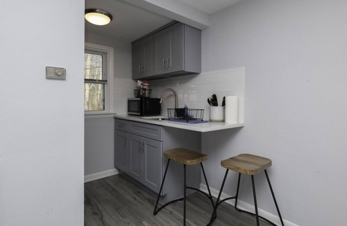 Old Mystic Apartamento | The Stillman Studio · Near Mystic, Casinos + USCGA