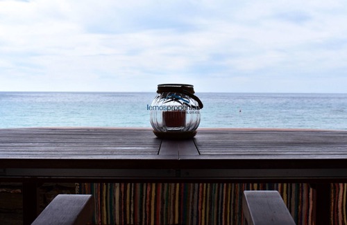 Kea Casa | El "Stone Beach House" justo en la playa en Kampi, cerca de Koundouros