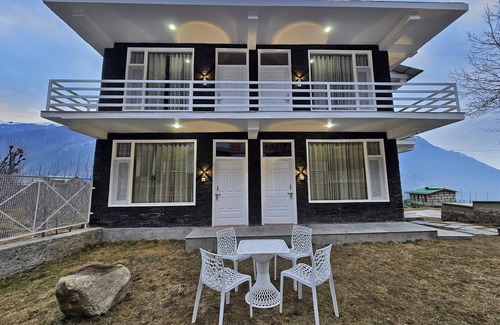 Manali Casa | The Stone Hedge