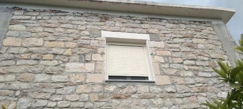 Mbrostar-Urë Apartamento | The Stone House