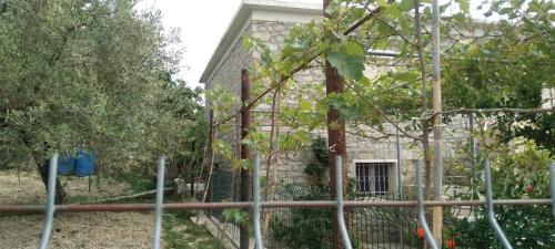 Mbrostar-Urë Apartamento | The Stone House