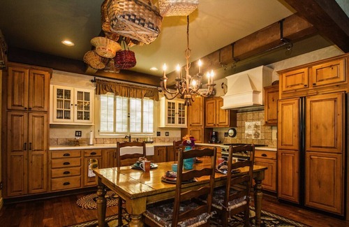 Cottonwood Falls Casa | The Stone Lodge at Cottonwood Falls