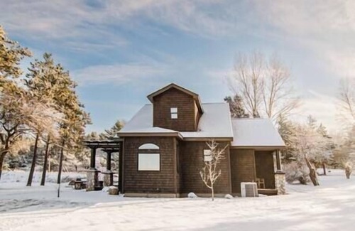 Boyne Falls Casa | The Storybook House 5 mins to Boyne MT