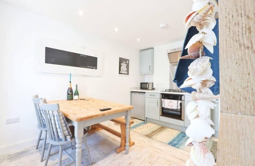Shaldon Casa | The Strand Summary: T