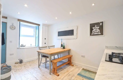 Shaldon Casa | The Strand Summary: T