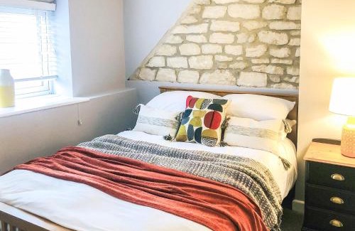 Dursley Casa | The Street Cottage