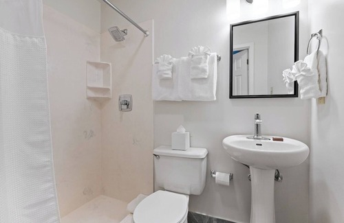 Faubourg Lafayette Hotel | The Streetcar Historic Hotel