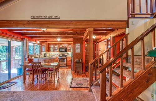 Glencoe Cabina | The Stronghold at Lakemont Pines - Hot Tub